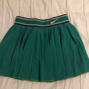 Pleated Nike mid rise skirt green